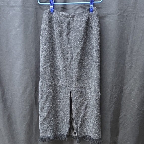 Elegant Women's Black Midi Skirt - Picture 5 of 10